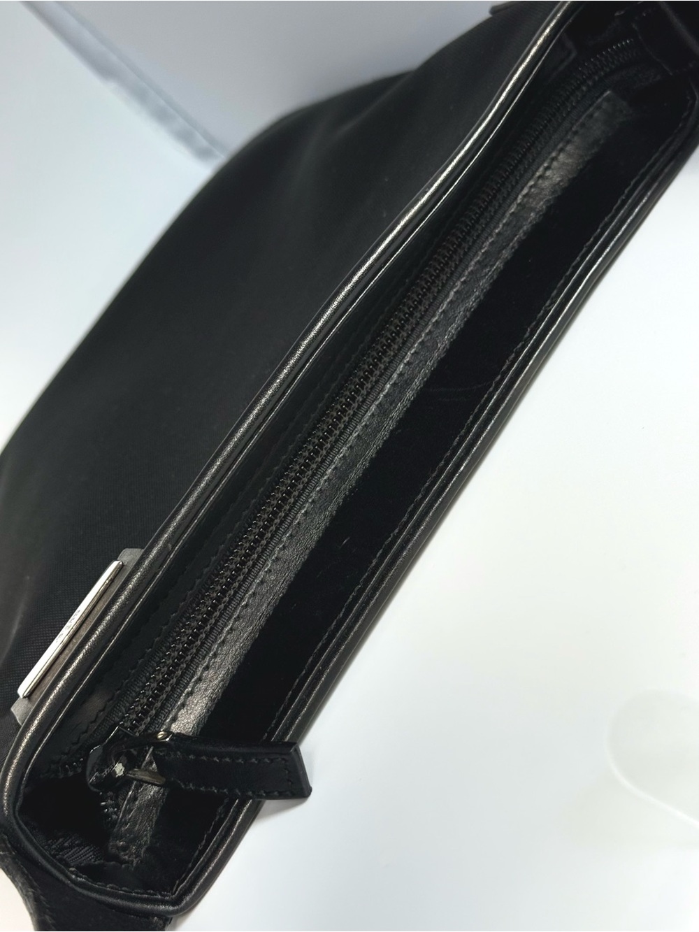 Gucci Black Crossbody Bag with Silver Logo Plate excellent condition - Picture 16 of 16